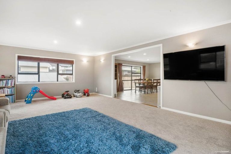 Photo of property in 2 Harding Avenue, Te Atatu South, Auckland, 0610