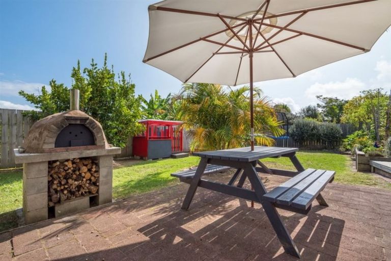 Photo of property in 33 Mayfair Crescent, Mairangi Bay, Auckland, 0630