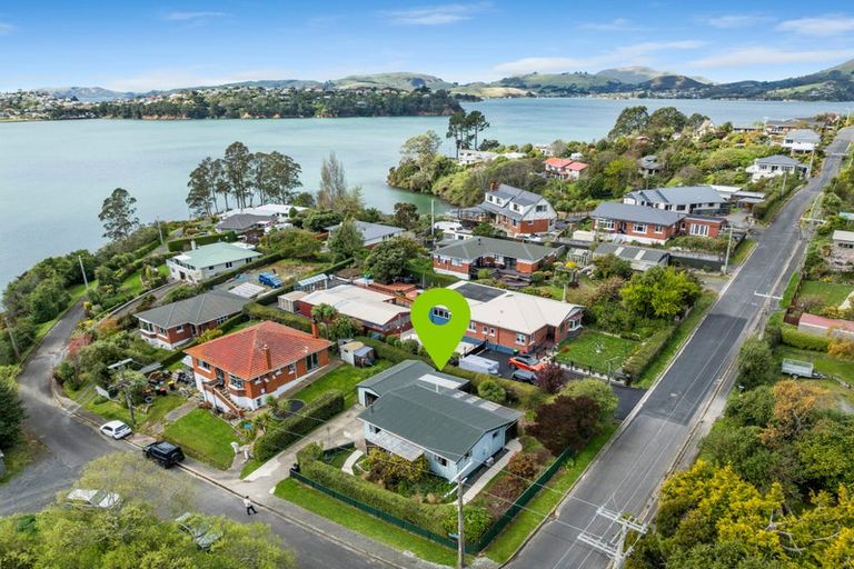 Photo of property in 2 Fraser Street, Roseneath, Port Chalmers, 9023