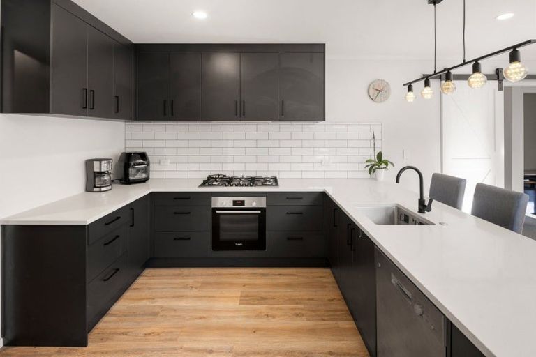 Photo of property in 13 Sydney Place, Flagstaff, Hamilton, 3210