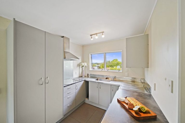 Photo of property in 2/5 Cheam Place, Pakuranga Heights, Auckland, 2010