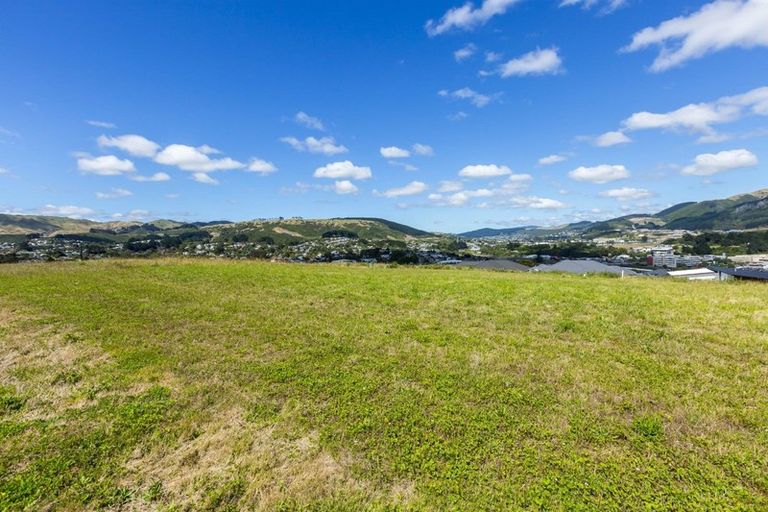 Photo of property in 30 Te Hoiere Street, Aotea, Porirua, 5024