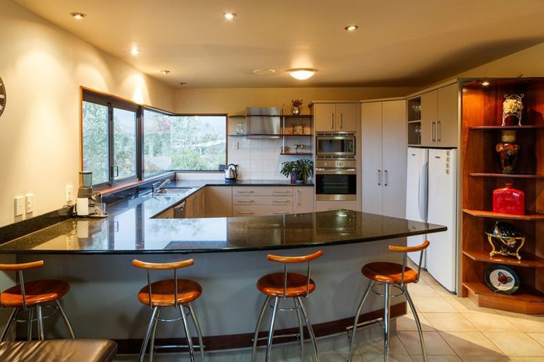 Photo of property in 33 Ruapehu Drive, Fitzherbert, Palmerston North, 4410