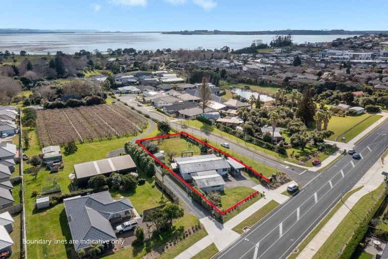 Photo of property in 242 Omokoroa Road, Omokoroa, 3114