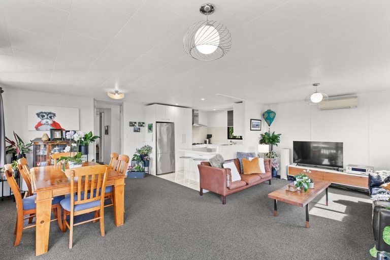 Photo of property in 28 Kotinga Avenue, Glen Eden, Auckland, 0602
