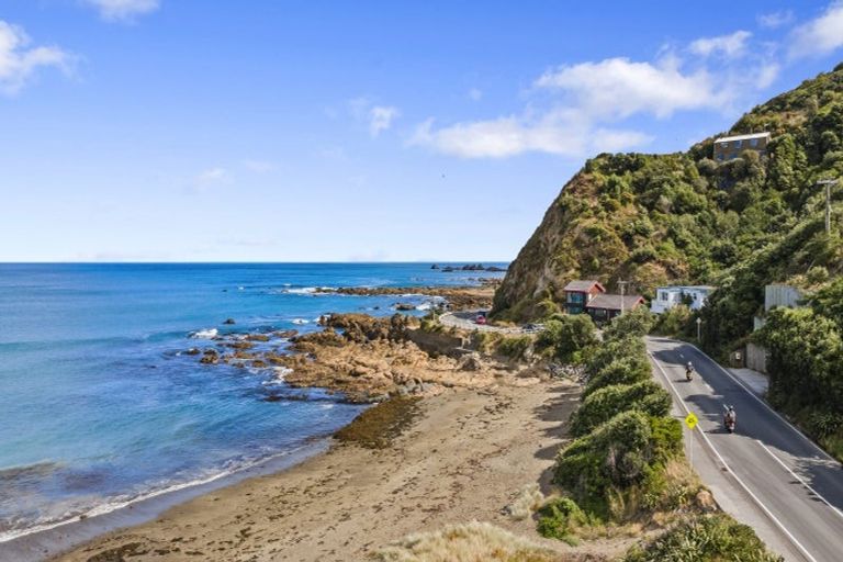 Photo of property in 98b The Esplanade, Houghton Bay, Wellington, 6023