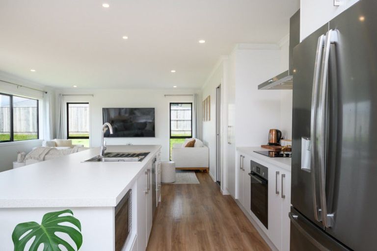 Photo of property in 12 Corsica Court, Fitzherbert, Palmerston North, 4410