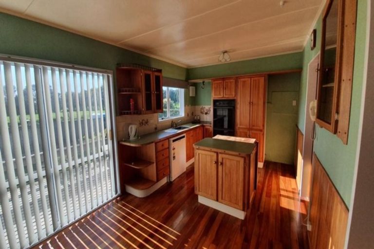 Photo of property in 11 Beach Road, Omata, New Plymouth, 4374