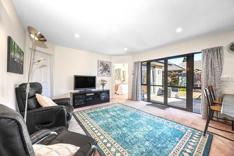 Photo of property in 49 Showgate Avenue, Sockburn, Christchurch, 8042
