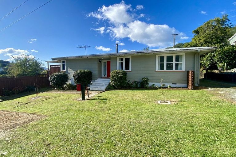 Photo of property in 6 Angle Street, Picton, 7220