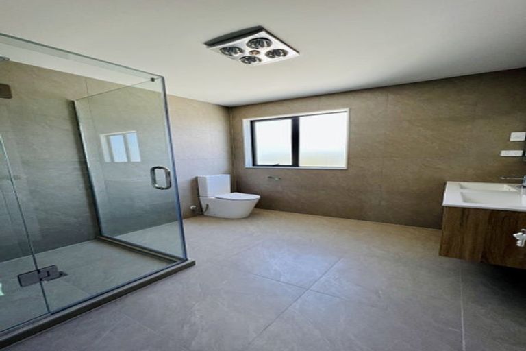 Photo of property in 2 Fiesta Drive, Half Moon Bay, Auckland, 2012