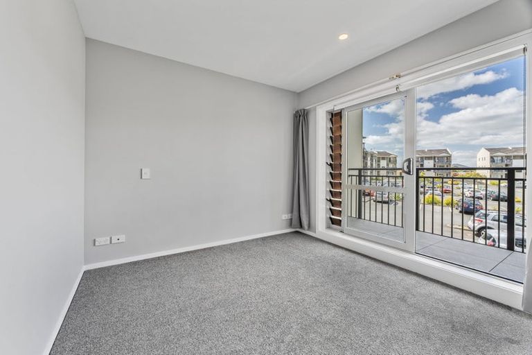 Photo of property in 10a/71 Spencer Road, Oteha, Auckland, 0632