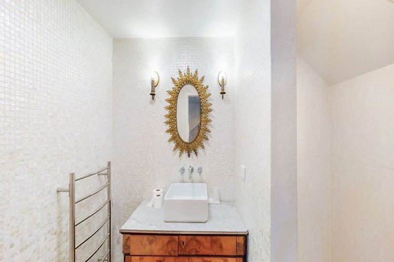 Photo of property in 15 Selwyn Terrace, Thorndon, Wellington, 6011