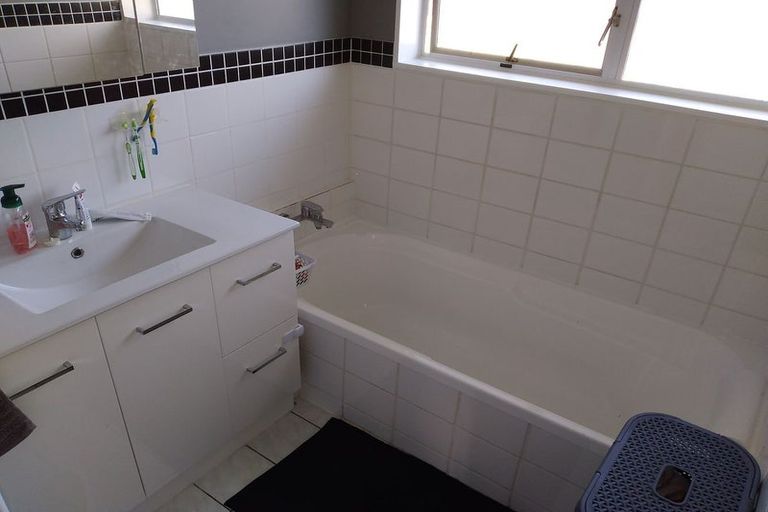 Photo of property in 40a Park Estate Road, Rosehill, Papakura, 2113