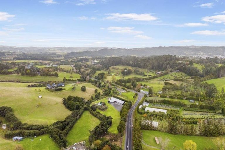 Photo of property in 104 Foster Road, Kumeu, 0891