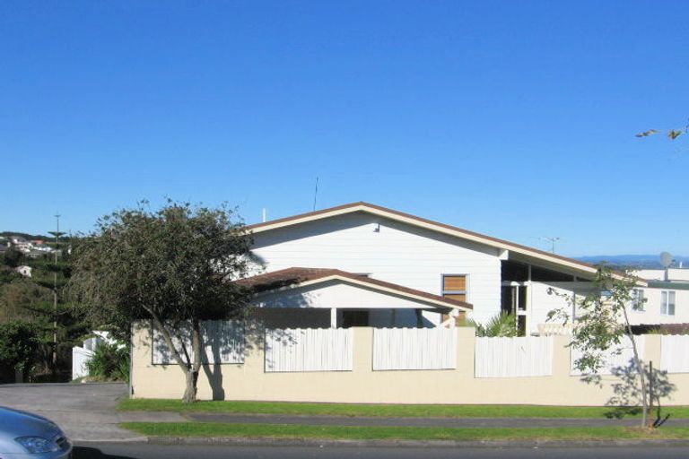Photo of property in 1/105 Redoubt Road, Goodwood Heights, Auckland, 2105