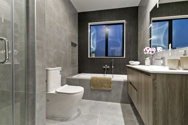 Photo of property in 7 Len Ireland Drive, Kumeu, 0810