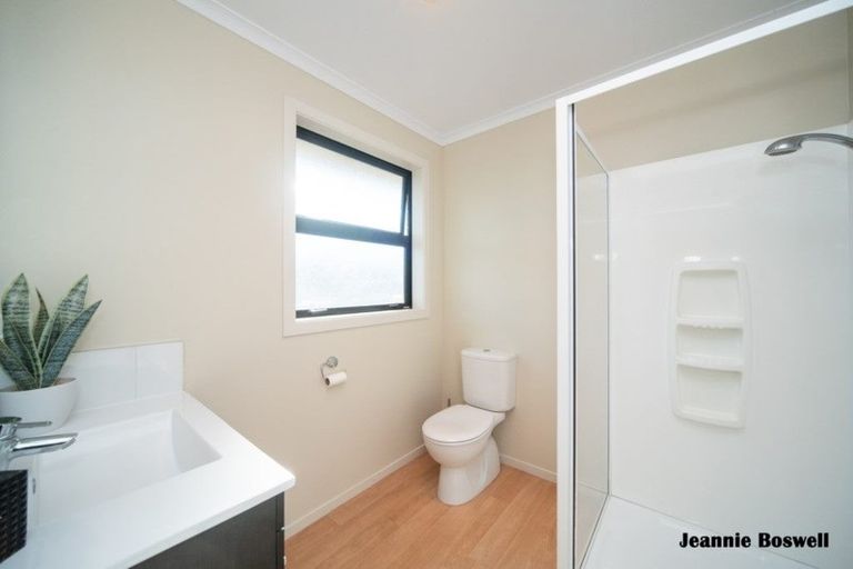 Photo of property in 8 Medallion Court, Kelvin Grove, Palmerston North, 4414