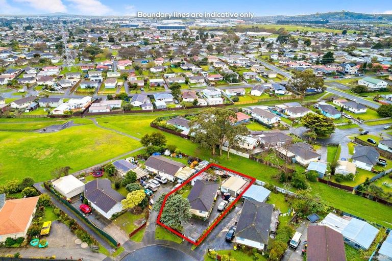 Photo of property in 11 Pesaro Place, Clover Park, Auckland, 2023