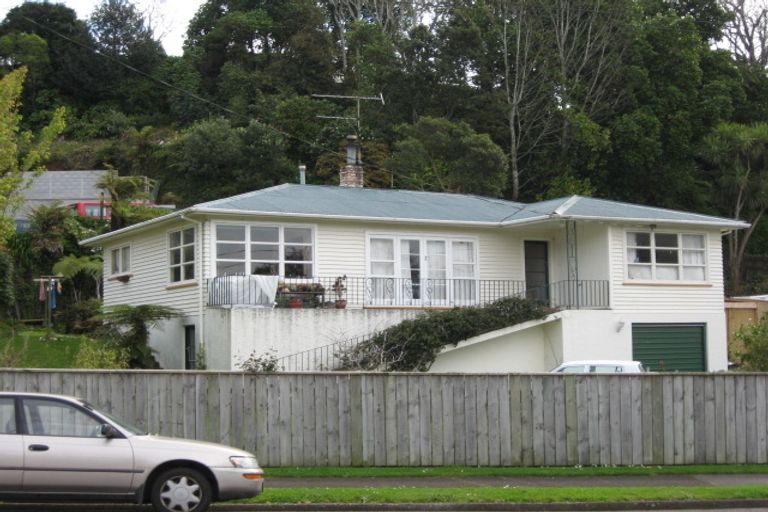 Photo of property in 10 Bracken Street, New Plymouth, 4310
