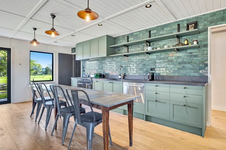 Photo of property in 377 Clevedon Kawakawa Road, Clevedon, Papakura, 2585