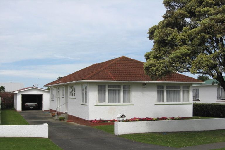 Photo of property in 10 Taupata Street, Castlecliff, Whanganui, 4501