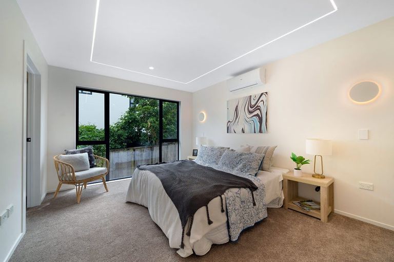 Photo of property in 6 Palmer Avenue, Glen Eden, Auckland, 0602