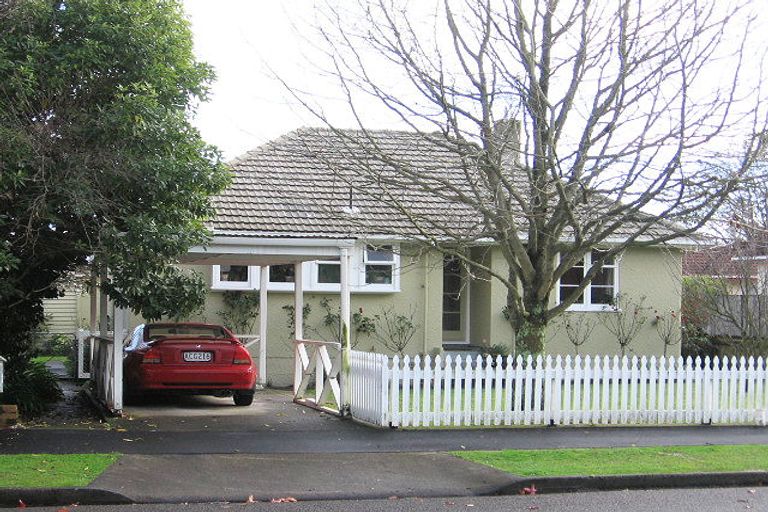 Photo of property in 23 Parata Street, Hokowhitu, Palmerston North, 4410