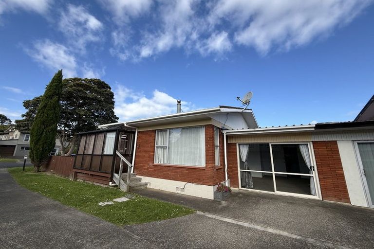 Photo of property in 17a Thorburn Avenue, Red Beach, 0932