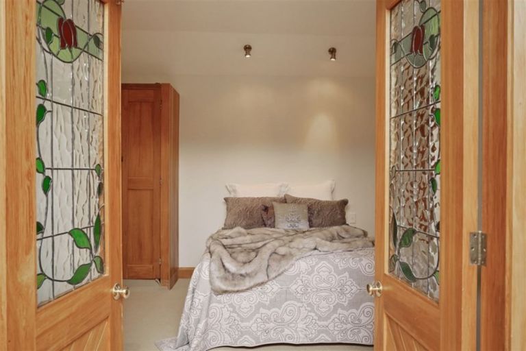 Photo of property in 8 Hackthorne Road, Cashmere, Christchurch, 8022