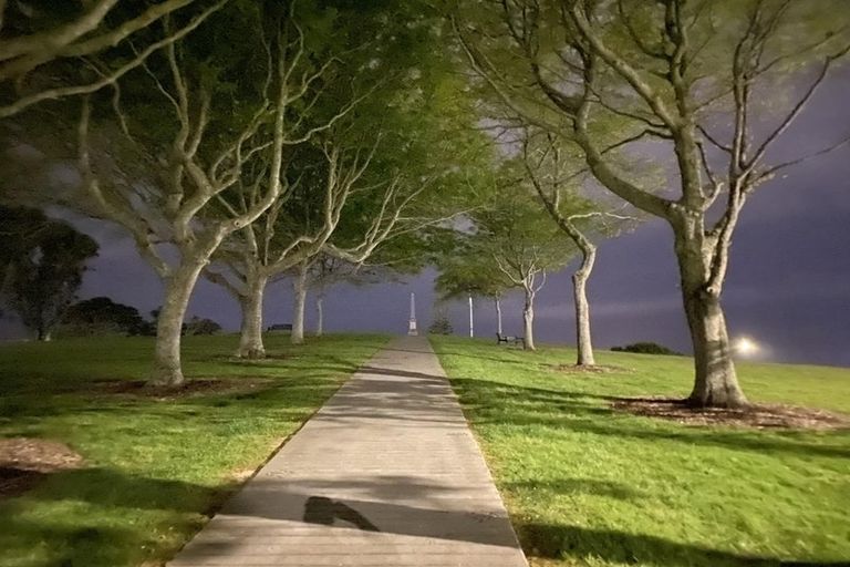 Photo of property in 2/24 Selwyn Road, Cockle Bay, Auckland, 2014