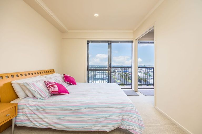 Photo of property in The Rennaissance, 9d/18 Ronwood Avenue, Manukau, Auckland, 2104