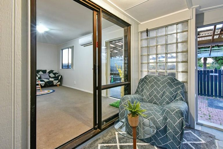 Photo of property in 2/12 Taitimu Drive, Weymouth, Auckland, 2103