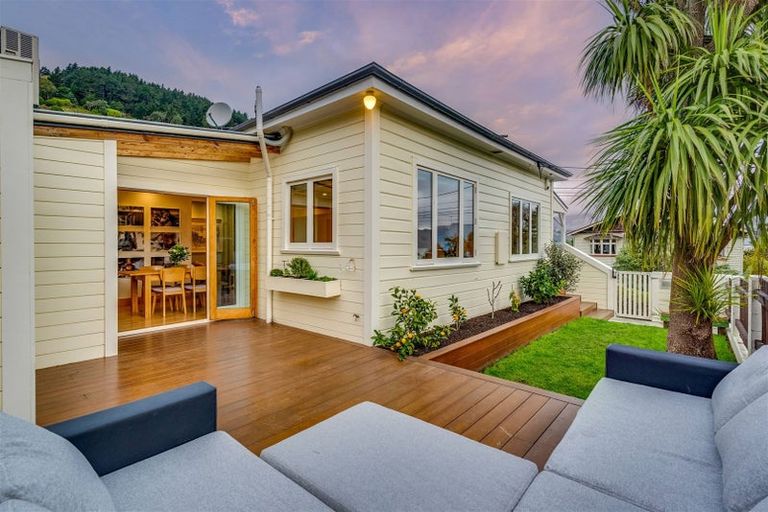 Photo of property in 4 Ripon Street, Lyttelton, 8082