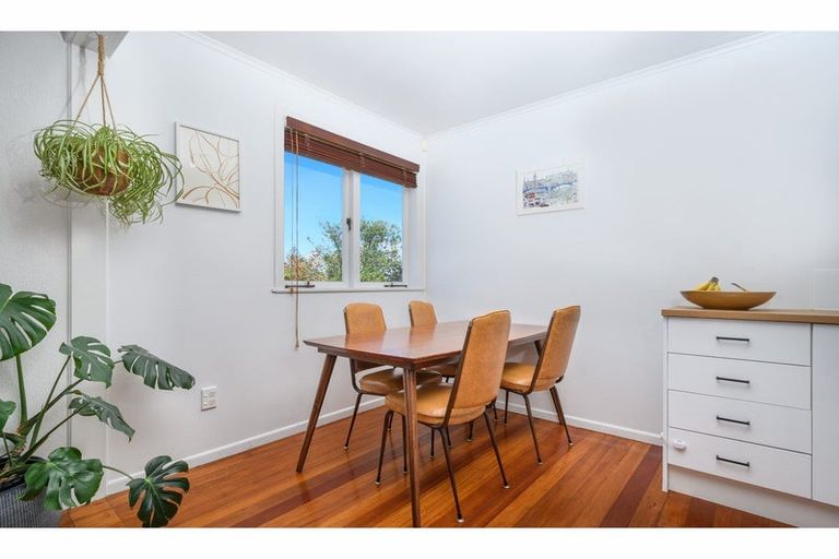 Photo of property in 17 Chorley Avenue, Massey, Auckland, 0614