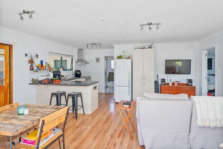 Photo of property in 6 Redwings Close, Whitianga, 3510