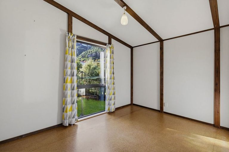 Photo of property in 15a Hampden Street, Picton, 7220