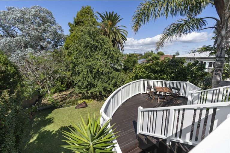 Photo of property in 52 Westmere Crescent, Westmere, Auckland, 1022