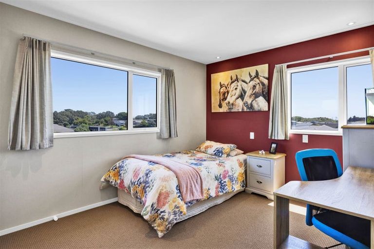 Photo of property in 10 Sampson Avenue, Waiwhakaiho, New Plymouth, 4312