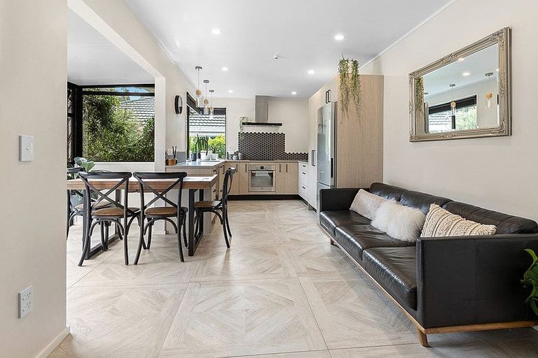 Photo of property in 206 Glengarry Road, Glen Eden, Auckland, 0602