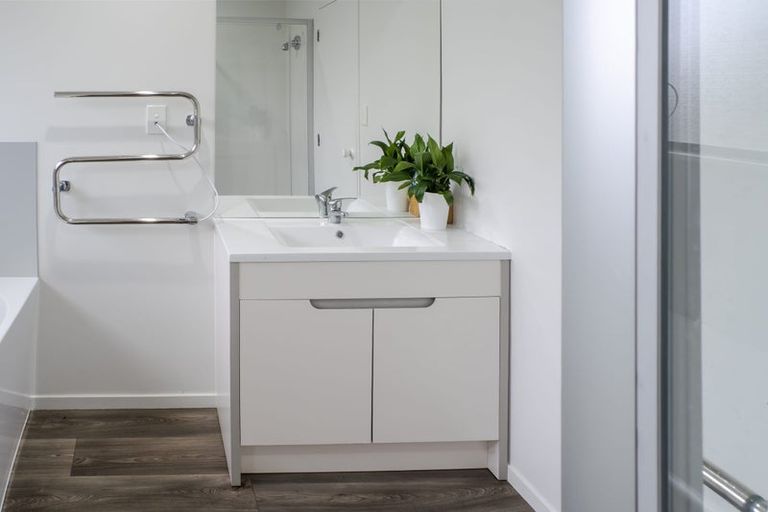 Photo of property in 1158 Heaphy Terrace, Fairfield, Hamilton, 3214