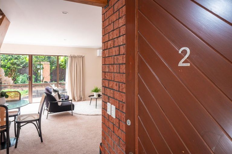 Photo of property in 2/136 Karori Road, Karori, Wellington, 6012