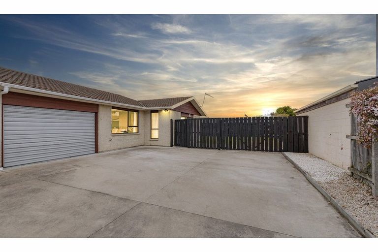 Photo of property in 2/5 Pegasus Avenue, North New Brighton, Christchurch, 8083