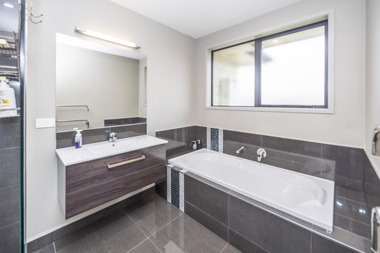 Photo of property in 43 Carlingford Rise, Dinsdale, Hamilton, 3204