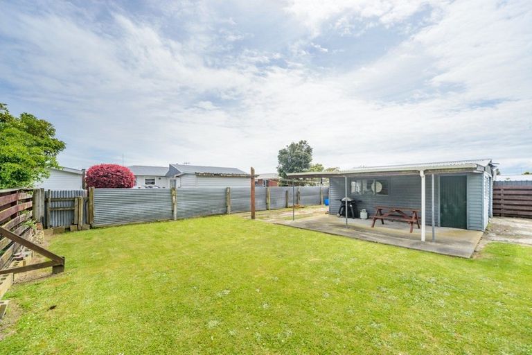 Photo of property in 11 Raglan Avenue, Cloverlea, Palmerston North, 4412