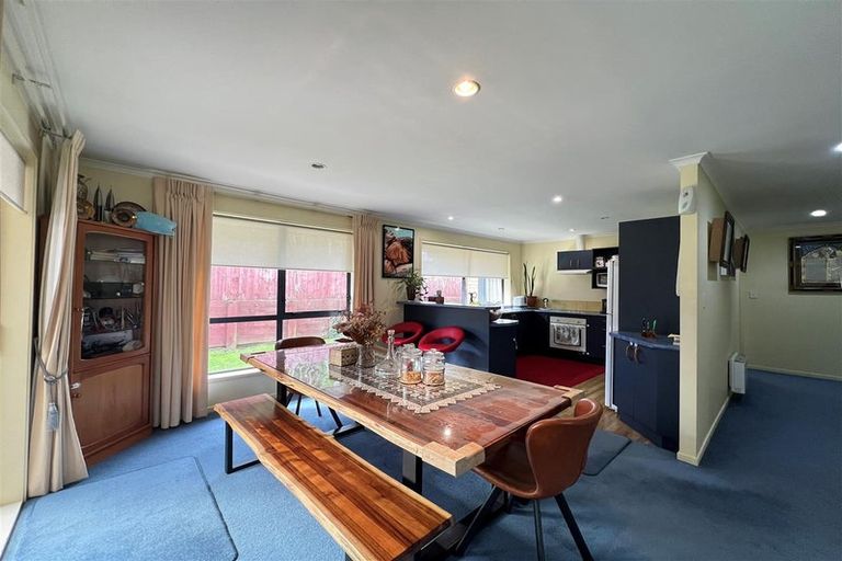 Photo of property in 5 Senator Drive, Manurewa, Auckland, 2105