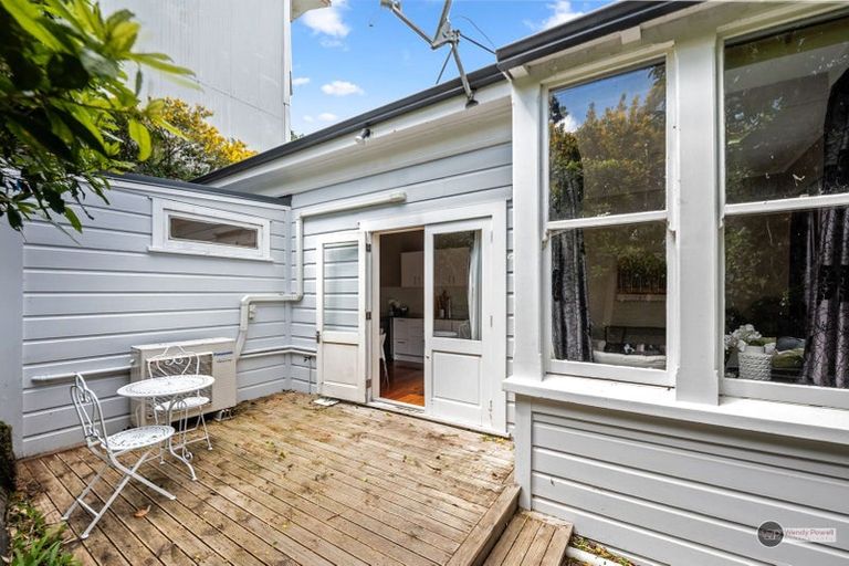 Photo of property in 1 Fairview Crescent, Kelburn, Wellington, 6012