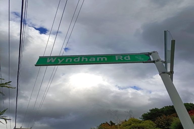 Photo of property in 136 Wyndham Road, Pinehaven, Upper Hutt, 5019