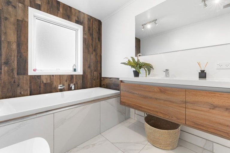 Photo of property in 1/31 Lavelle Road, Henderson, Auckland, 0612