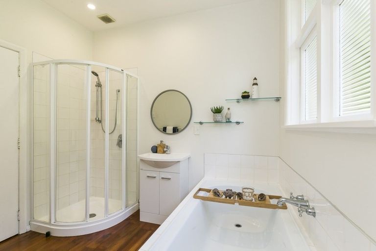 Photo of property in 73 Hungerford Road, Houghton Bay, Wellington, 6023